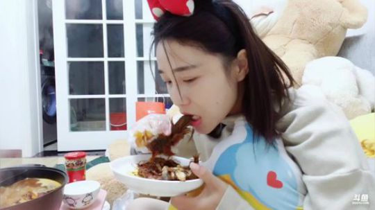肖淑洁生命中的光和盐发布了一个斗鱼视频2018-12-06