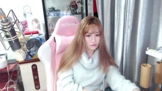 喵老师的圣诞树发布了一个斗鱼视频2018-12-06