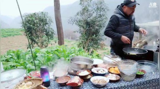 《高山人家乡民的晚餐》(≧ω≦)/ 2018-12-06 17点场