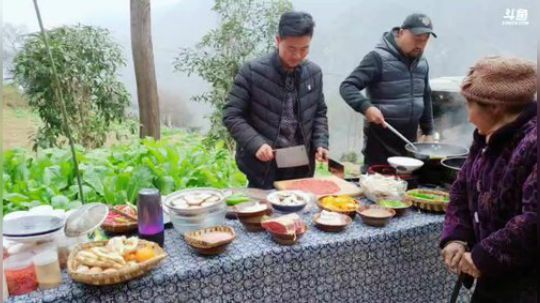 《高山人家乡民的晚餐》(≧ω≦)/ 2018-12-06 15点场