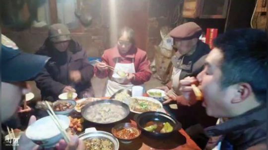 《高山人家乡民的晚餐》(≧ω≦)/ 2018-12-06 18点场