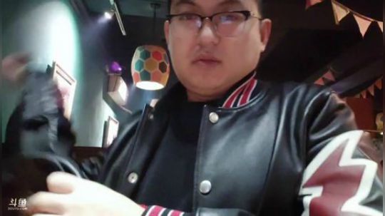 我在斗鱼看火力堂主直播户外