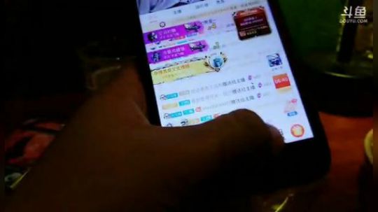 我在斗鱼看火力堂主直播户外