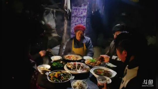 《高山人家乡民的晚餐》(≧ω≦)/ 2018-12-07 18点场