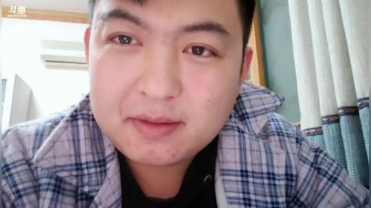我在斗鱼看火力堂主直播户外