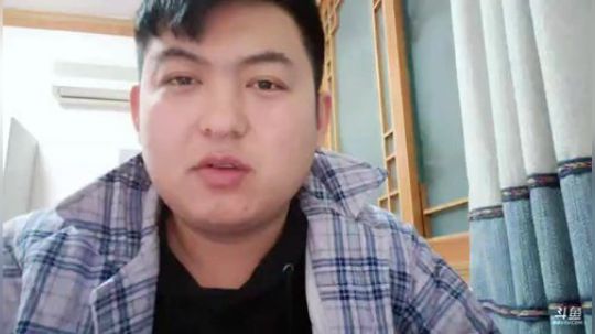我在斗鱼看火力堂主直播户外