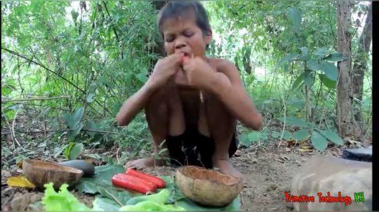 【荒野戏精】~两个小戏精~不学好系列~偷火腿肠吃