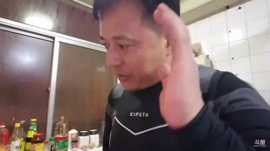 天气不好电视节目取消了，健身＋海鲜。 2018-12-07 21点场