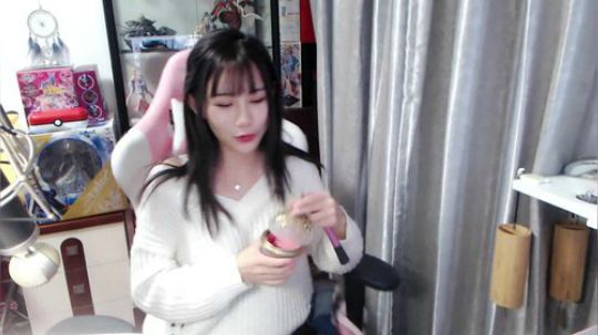 喵老师的圣诞树发布了一个斗鱼视频2018-12-09