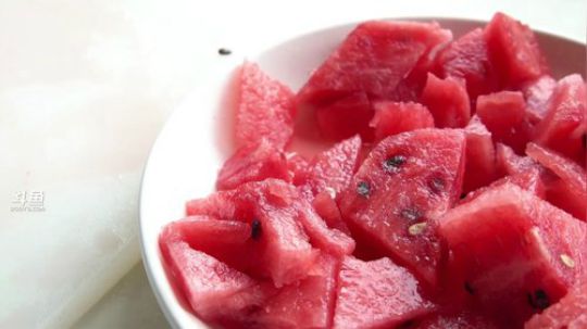 我在斗鱼看野食小哥直播美食