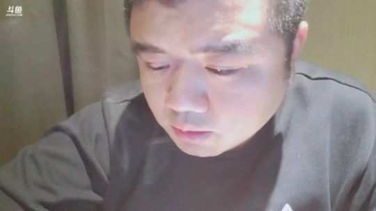 我在斗鱼看做个疯子直播户外