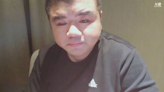 我在斗鱼看做个疯子直播户外