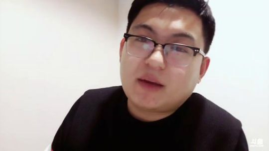 我在斗鱼看火力堂主直播户外