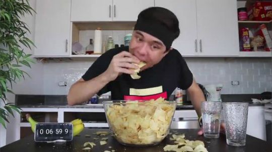 【作死小哥Matt Stonie挑战】--今天薯片挑战赛