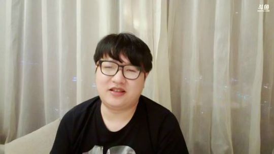 羽大炮：到杭州了，准备解说比赛！ 2018-12-08 00点场