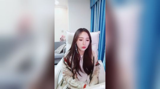 花街灯如昼zz发布了一个斗鱼视频2018-12-10