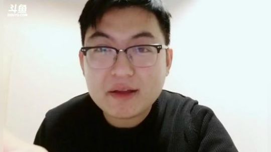 我在斗鱼看火力堂主直播户外
