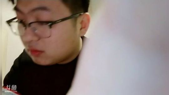 我在斗鱼看火力堂主直播户外