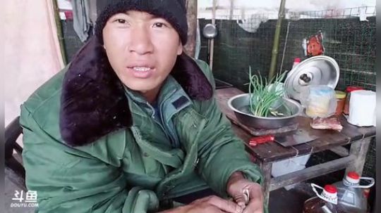 我在斗鱼看许文强户外直播户外