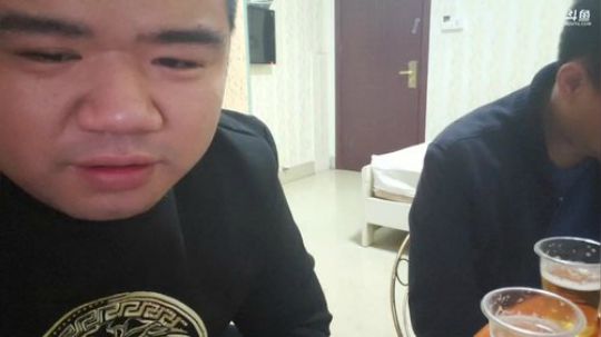 我在斗鱼看做个疯子直播户外