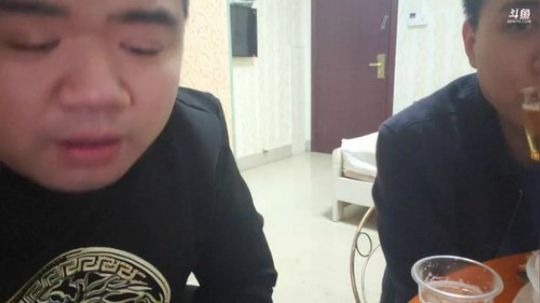 我在斗鱼看做个疯子直播户外