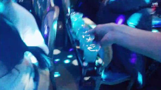 我在斗鱼看叶子户外直播户外