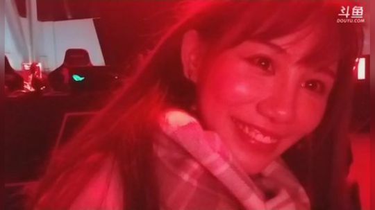 喵老师的圣诞树发布了一个斗鱼视频2018-12-15