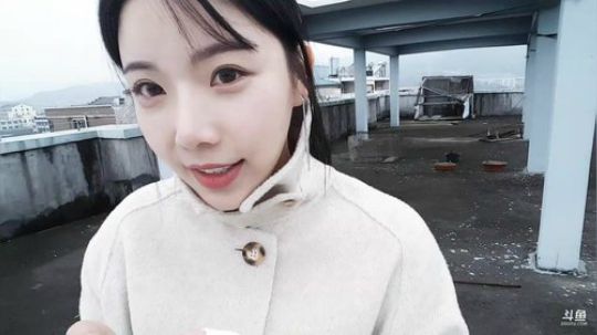 小姨子:周末快乐裹的像粽子 2018-12-15 15点场