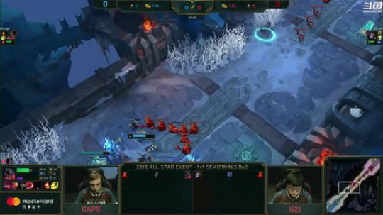 我在斗鱼看英雄联盟官方赛事直播英雄联盟