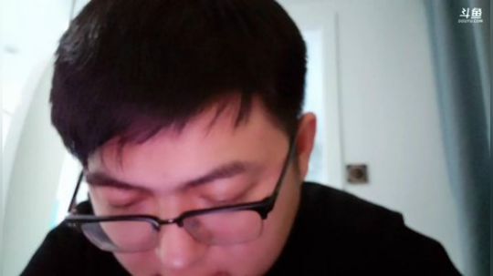 我在斗鱼看火力堂主直播户外
