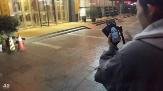 我在斗鱼看小主播无尽直播美食