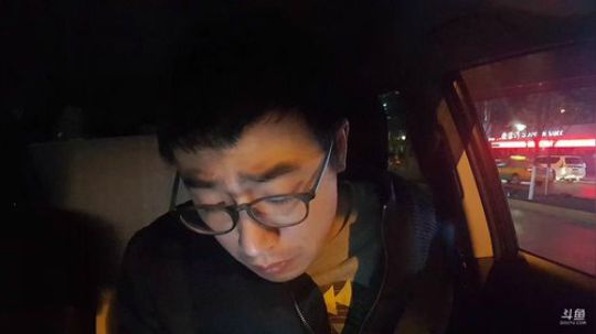 我在斗鱼看小主播无尽直播美食