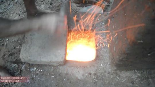 【王者归来】澳洲小哥  重建炼铁用土高炉