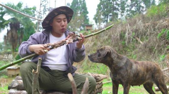 August丶21th发布了一个斗鱼视频2018-12-18