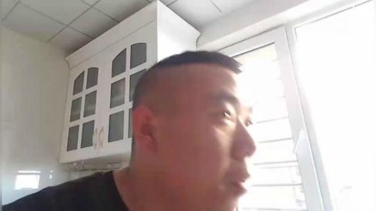 我在斗鱼看主播小黑亮亮直播美食