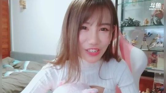 喵老师的圣诞树发布了一个斗鱼视频2018-12-19