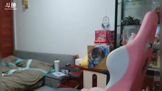 喵老师的圣诞树发布了一个斗鱼视频2018-12-19