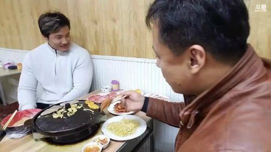 带老黑去老金烤肉~ 2018-12-19 20点场