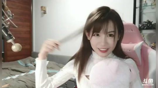 我本善良72发布了一个斗鱼视频2018-12-20