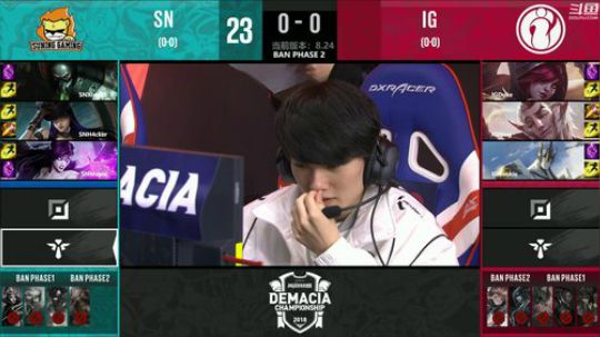 我在斗鱼看英雄联盟官方赛事直播英雄联盟