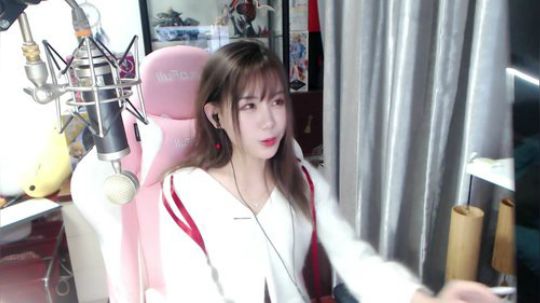 我本善良72发布了一个斗鱼视频2018-12-21