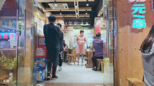 我在斗鱼看做个疯子直播户外