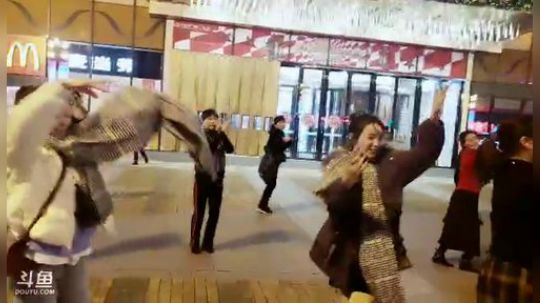 肖淑洁生命中的光和盐发布了一个斗鱼视频2018-12-23