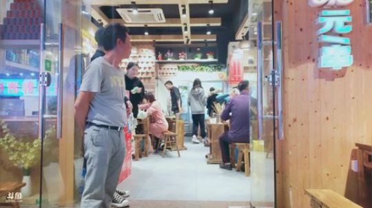 我在斗鱼看做个疯子直播户外