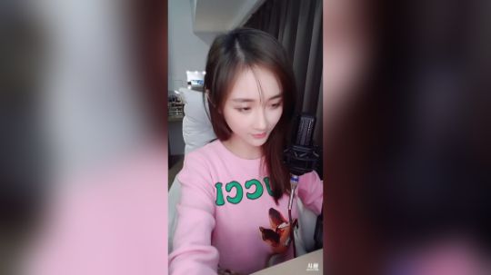 隔着距离RomanticMystery发布了一个斗鱼视频2018-12-24