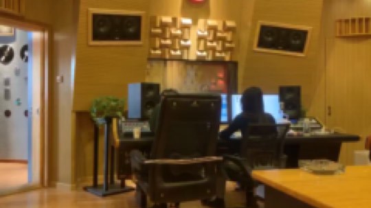 平安夜到了，那就给大家表演个吧~[坏笑]