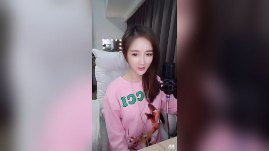 隔着距离RomanticMystery发布了一个斗鱼视频2018-12-24