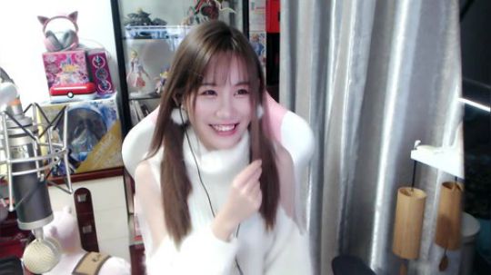 喵老师的圣诞树发布了一个斗鱼视频2018-12-25