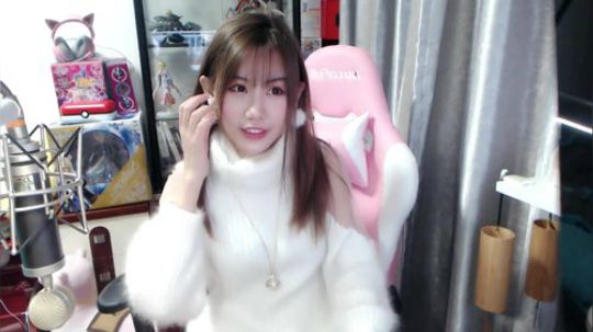 喵老师的圣诞树发布了一个斗鱼视频2018-12-25