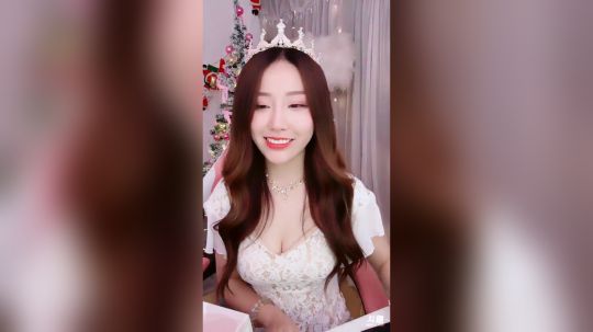 我在斗鱼看菁菁Krystal直播颜值